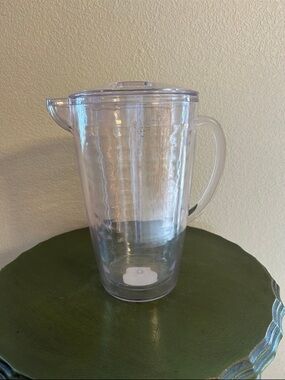 Mainstays 2.5 Quart Double
Wall Clear Acrylic Pitcher